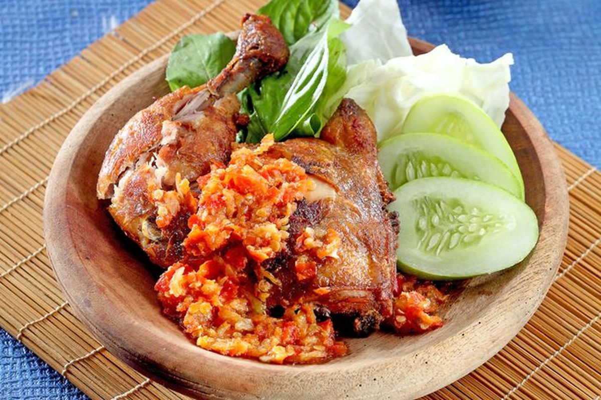 Ayam Penyet Viral di Kota Ini, Wajib Coba!